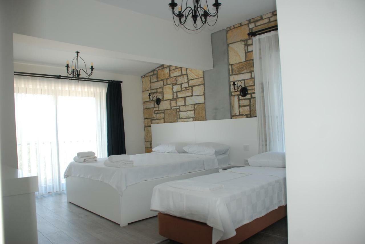 Victoria Hotel And Lounge Foça Buitenkant foto