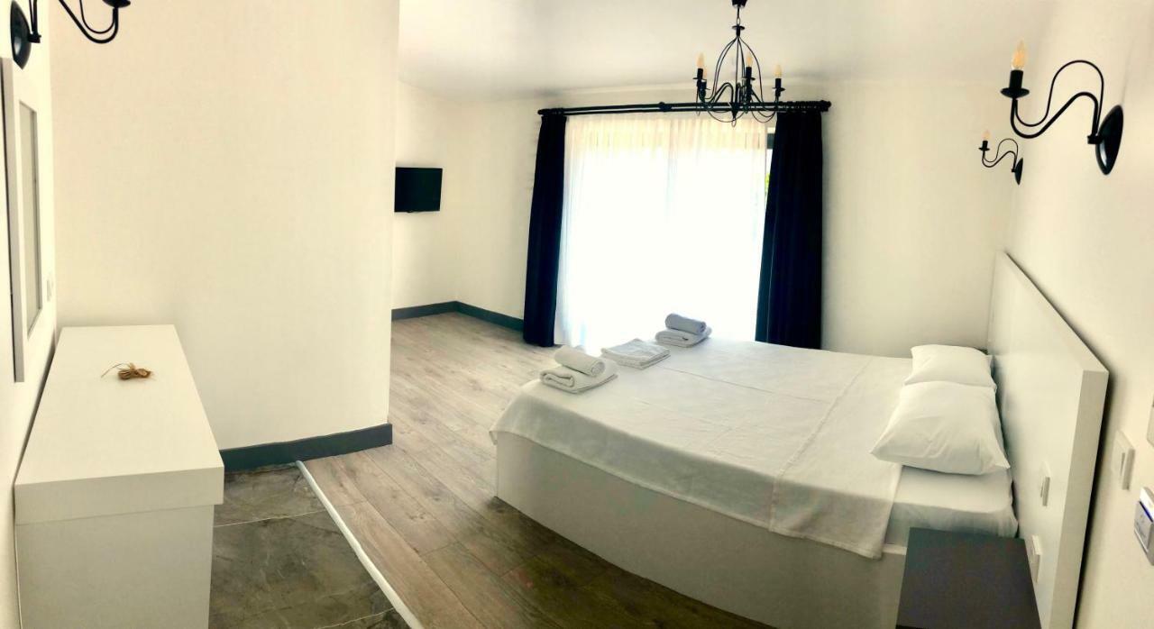 Victoria Hotel And Lounge Foça Buitenkant foto